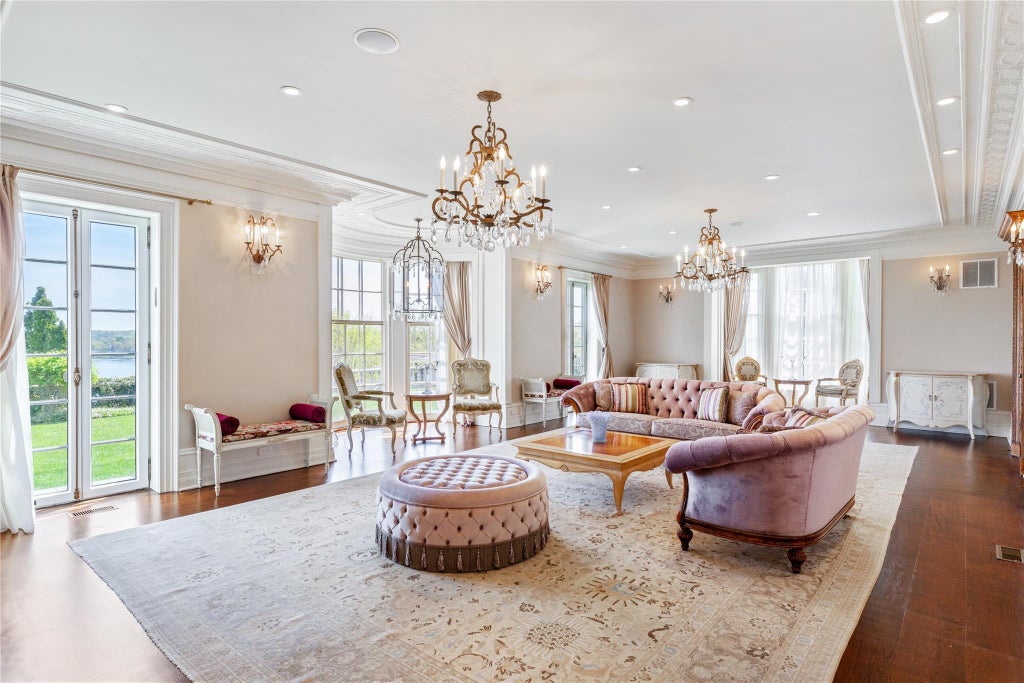 10 of 49 - 6b Blue Sea Lane, Great Neck, NY