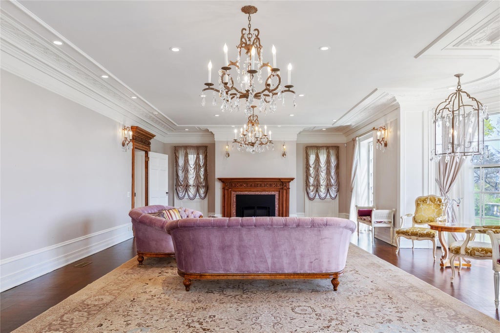 12 of 49 - 6b Blue Sea Lane, Great Neck, NY
