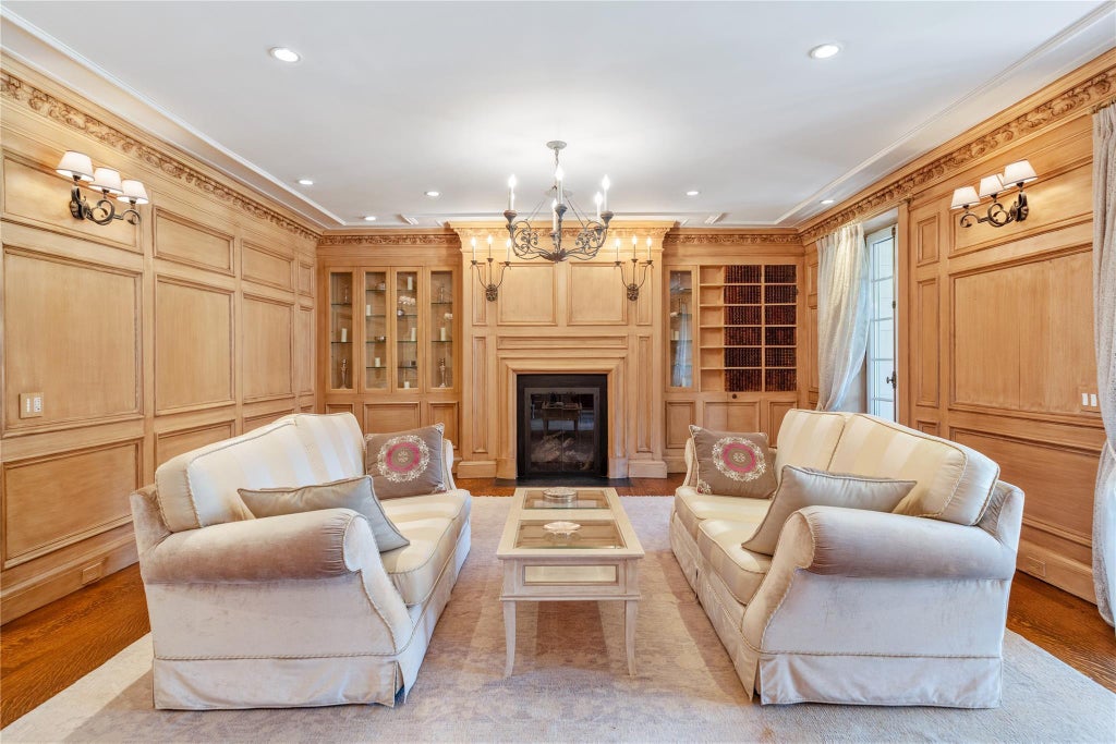15 of 49 - 6b Blue Sea Lane, Great Neck, NY