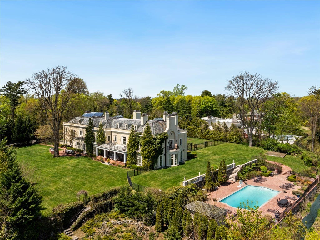 1 of 49 - 6b Blue Sea Lane, Great Neck, NY