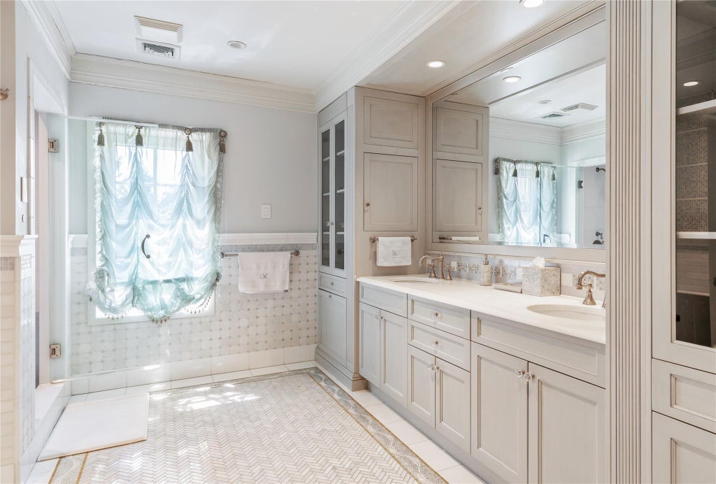 28 of 49 - 6b Blue Sea Lane, Great Neck, NY