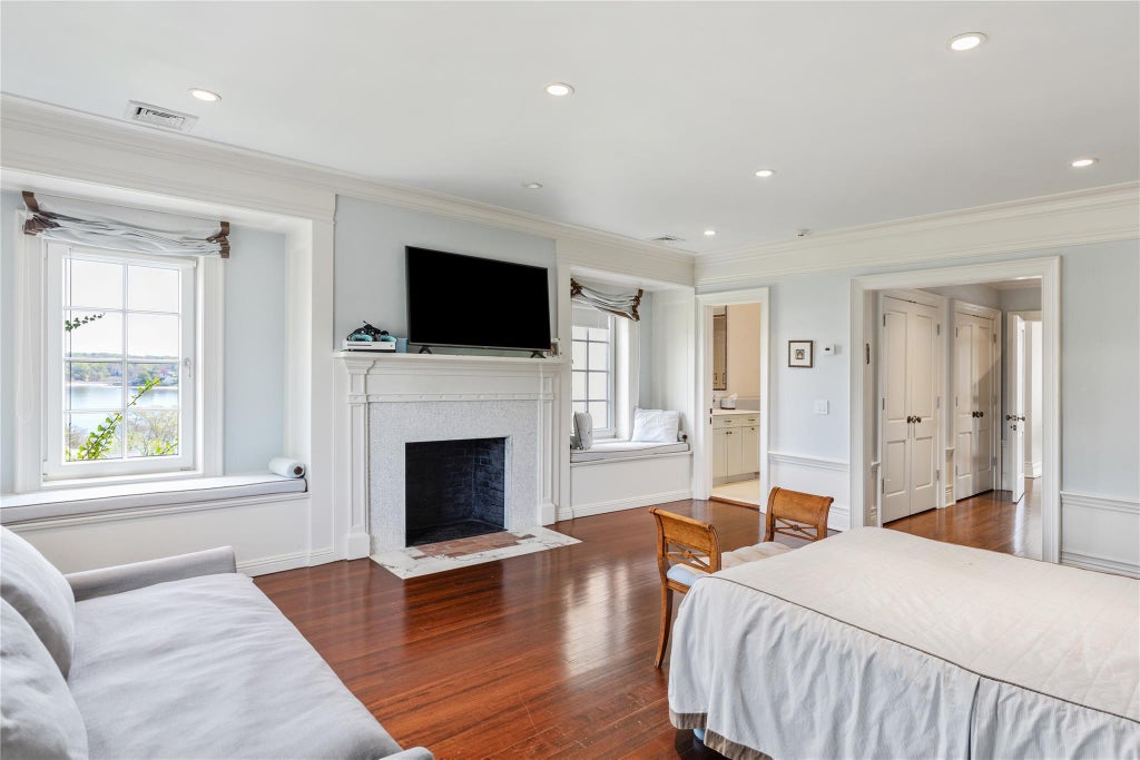 29 of 49 - 6b Blue Sea Lane, Great Neck, NY