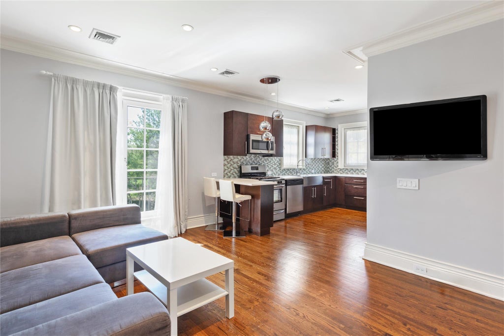 31 of 49 - 6b Blue Sea Lane, Great Neck, NY