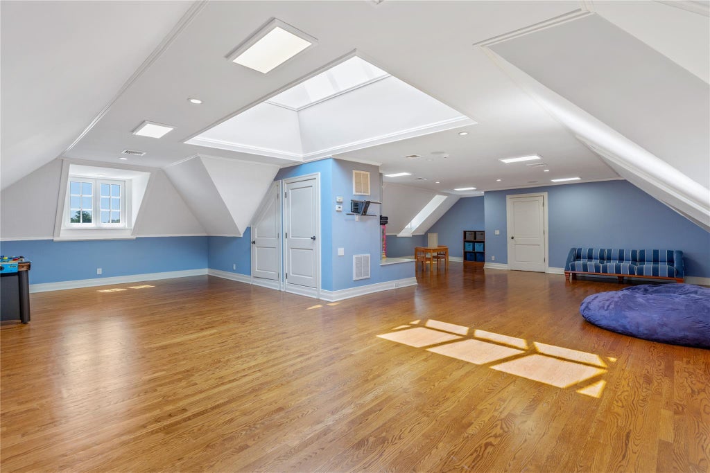 32 of 49 - 6b Blue Sea Lane, Great Neck, NY
