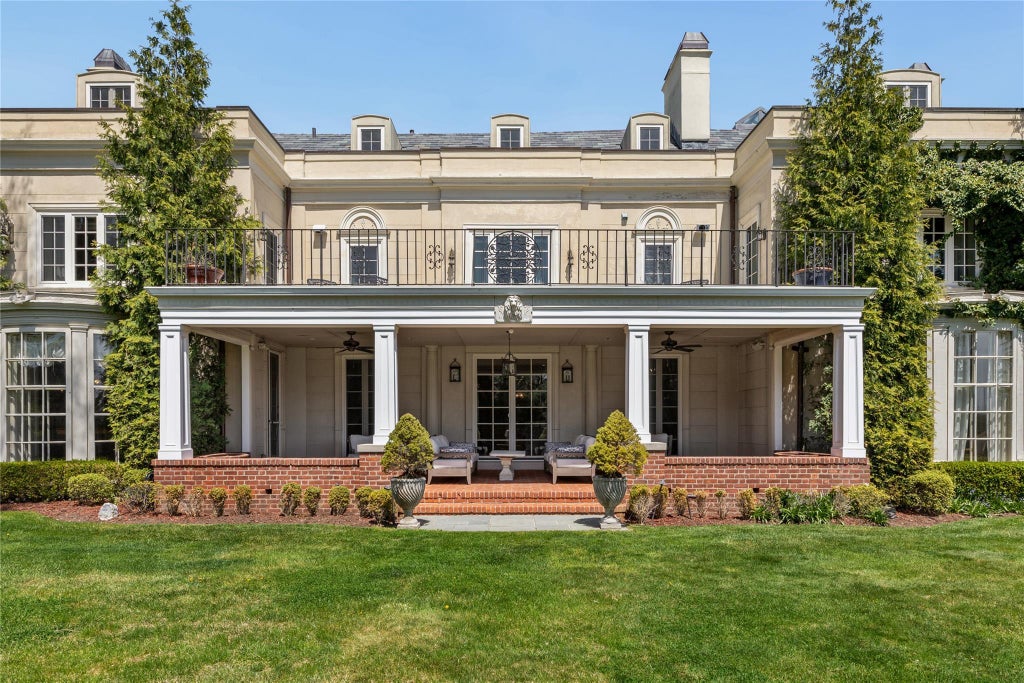 33 of 49 - 6b Blue Sea Lane, Great Neck, NY