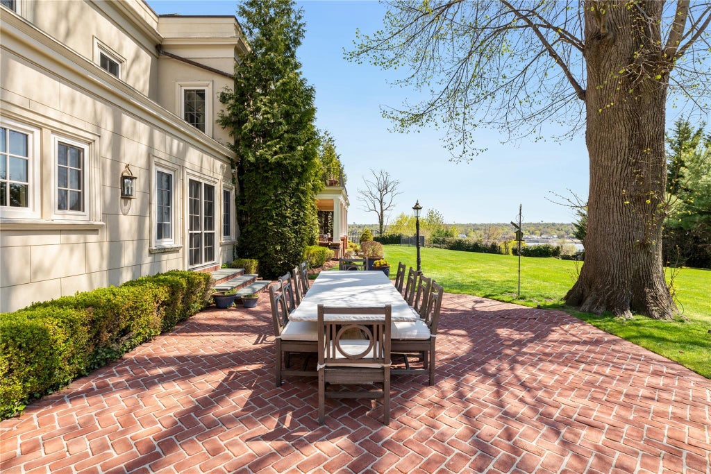 35 of 49 - 6b Blue Sea Lane, Great Neck, NY