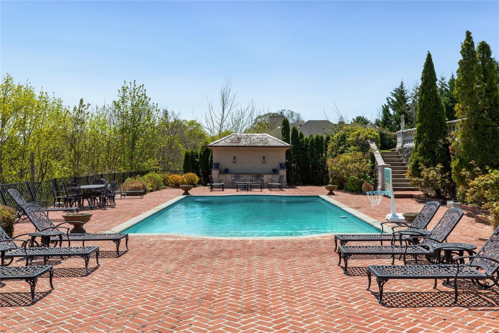 39 of 49 - 6b Blue Sea Lane, Great Neck, NY