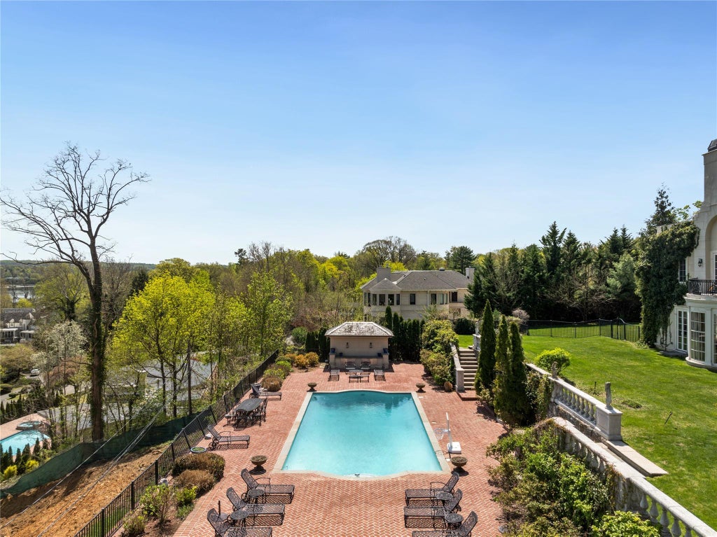 40 of 49 - 6b Blue Sea Lane, Great Neck, NY