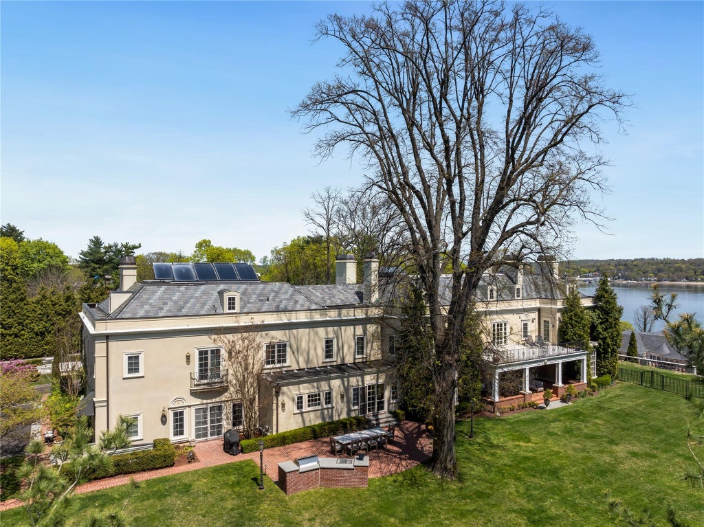 41 of 49 - 6b Blue Sea Lane, Great Neck, NY