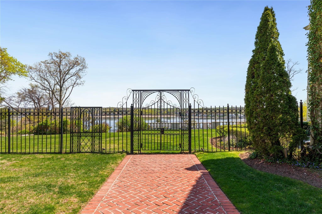 42 of 49 - 6b Blue Sea Lane, Great Neck, NY