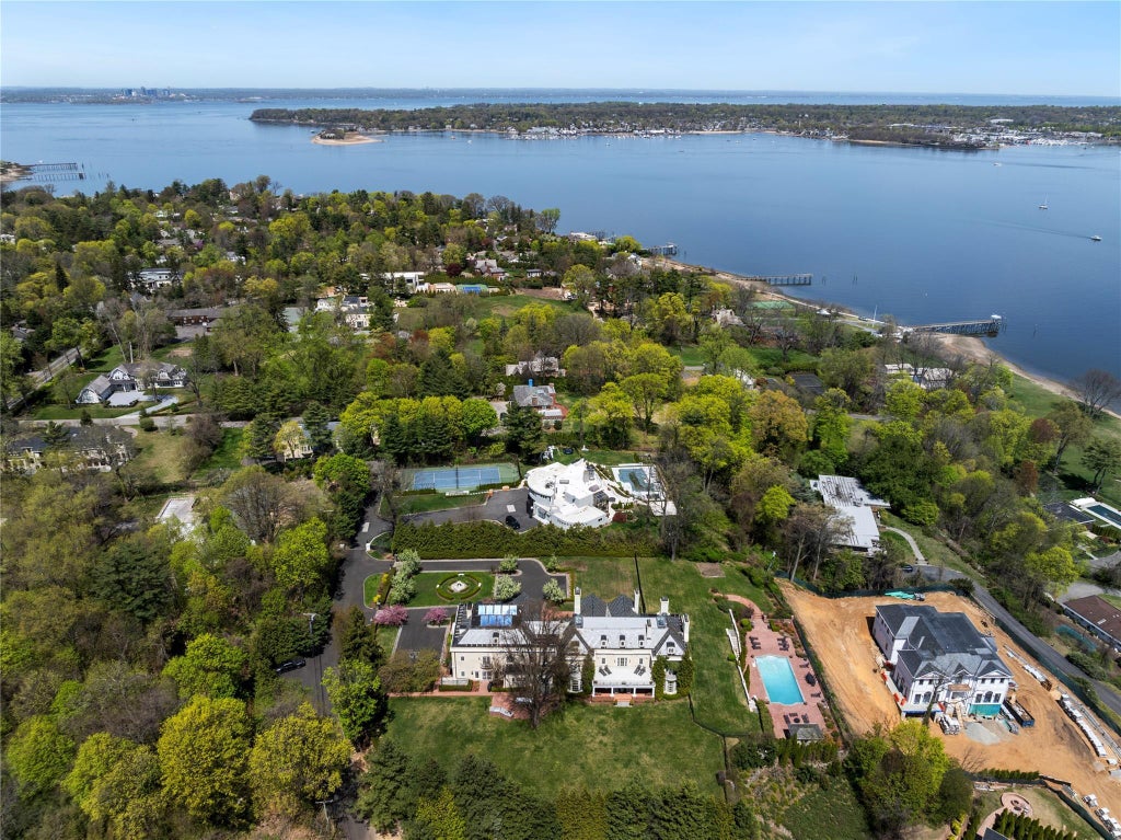 47 of 49 - 6b Blue Sea Lane, Great Neck, NY