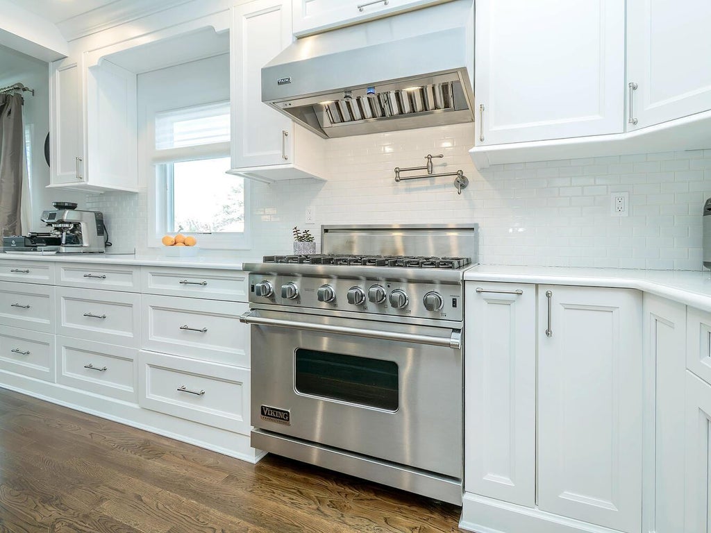 14 of 38 - 33 Mora Court, Manhasset, NY