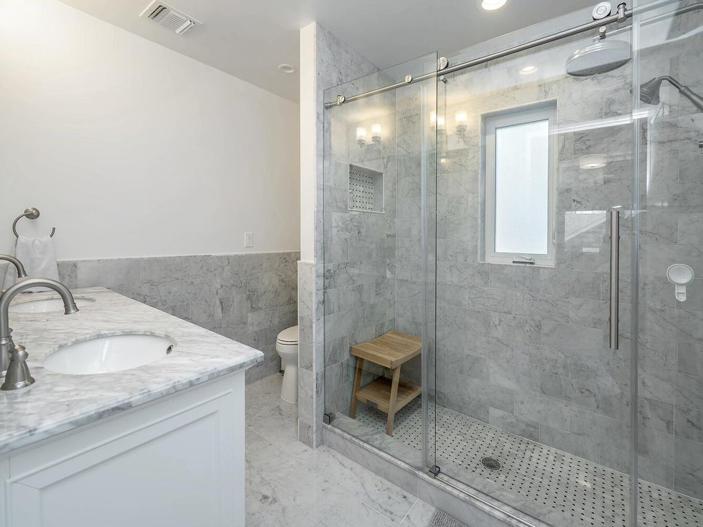 22 of 38 - 33 Mora Court, Manhasset, NY