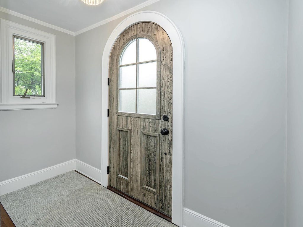 2 of 38 - 33 Mora Court, Manhasset, NY