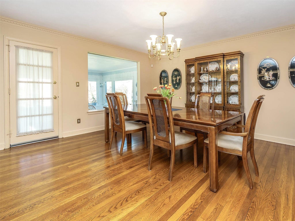 9 of 30 - 20 The Hemlocks, Roslyn Estates, NY
