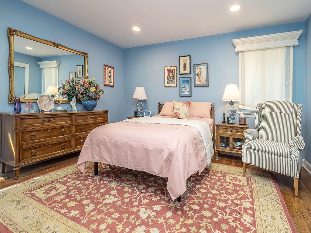 21 of 30 - 20 The Hemlocks, Roslyn Estates, NY