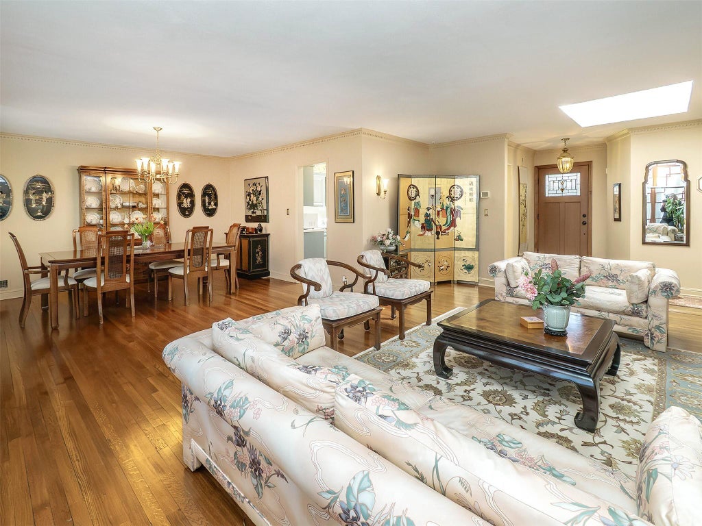 2 of 30 - 20 The Hemlocks, Roslyn Estates, NY