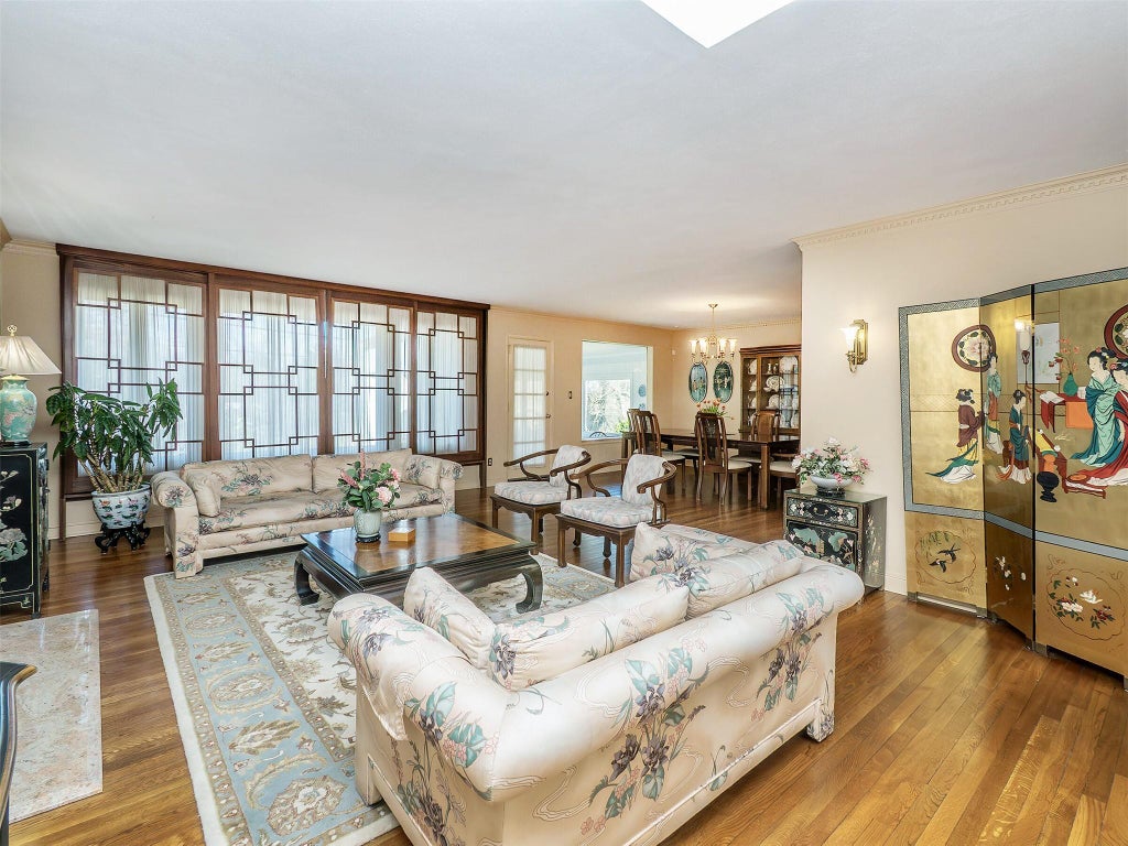 4 of 30 - 20 The Hemlocks, Roslyn Estates, NY