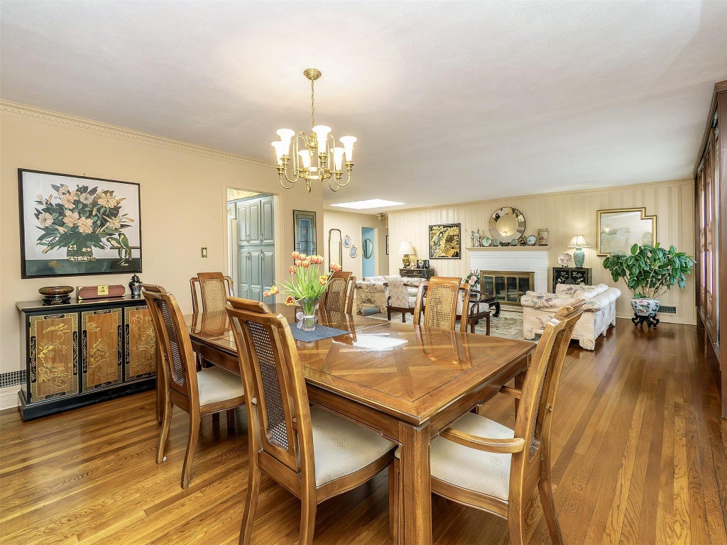 7 of 30 - 20 The Hemlocks, Roslyn Estates, NY