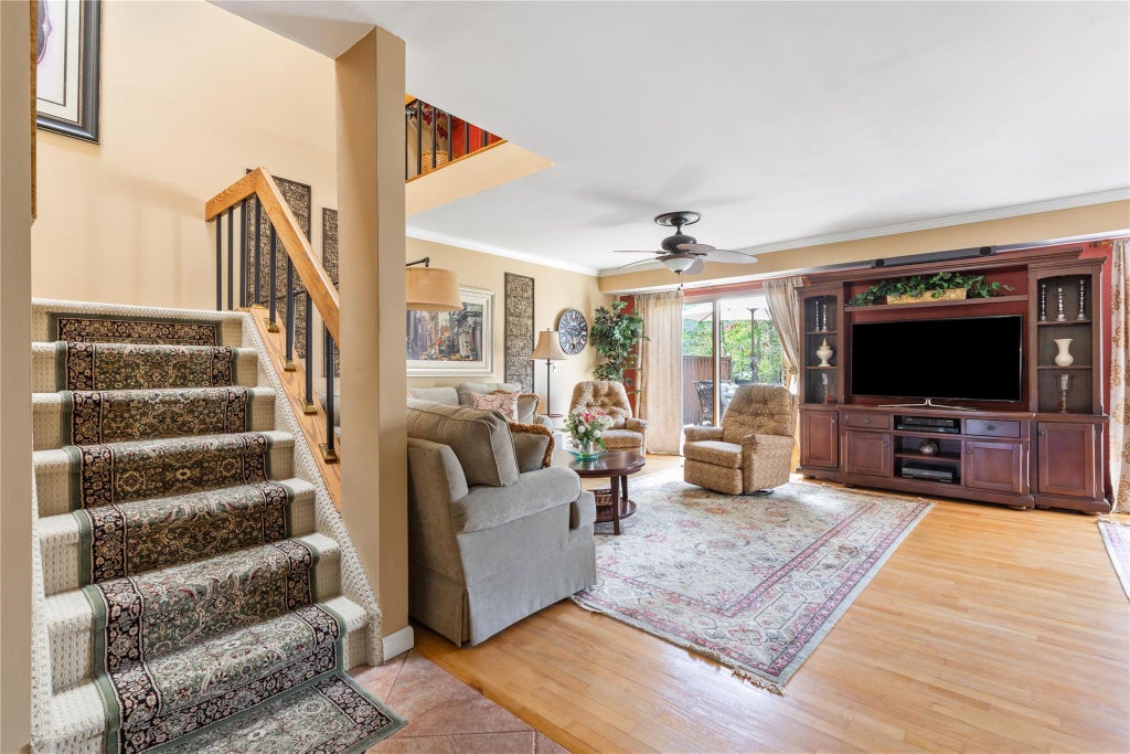 9 of 33 - 108 Hidden Ponds Circle, Smithtown, NY