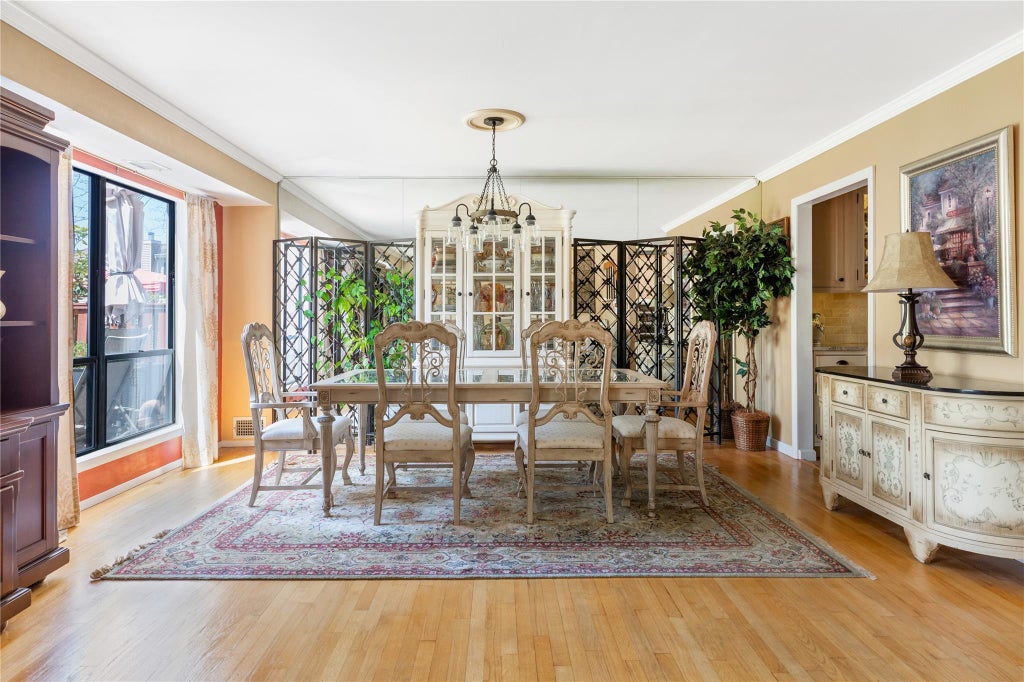 11 of 33 - 108 Hidden Ponds Circle, Smithtown, NY