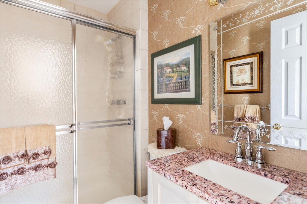 24 of 33 - 108 Hidden Ponds Circle, Smithtown, NY