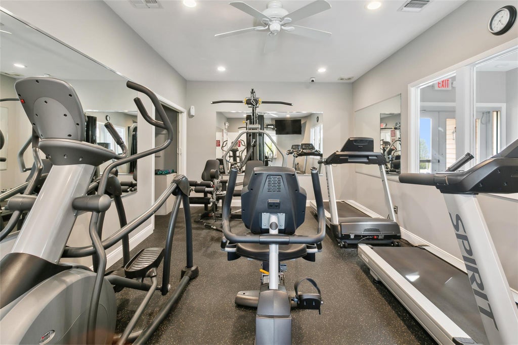 27 of 33 - 108 Hidden Ponds Circle, Smithtown, NY
