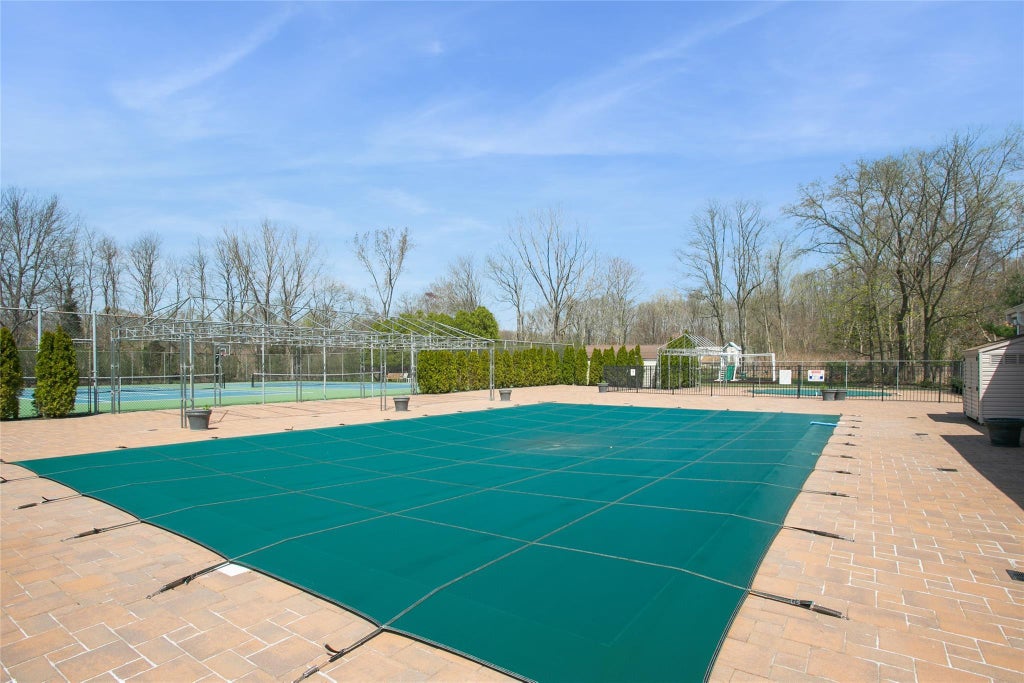 29 of 33 - 108 Hidden Ponds Circle, Smithtown, NY