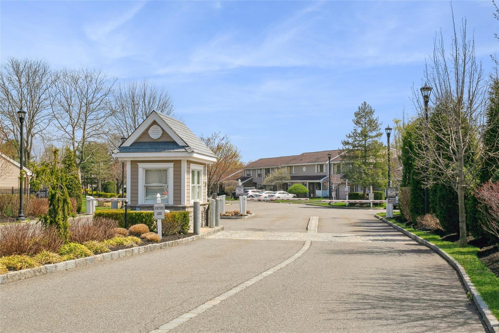 32 of 33 - 108 Hidden Ponds Circle, Smithtown, NY