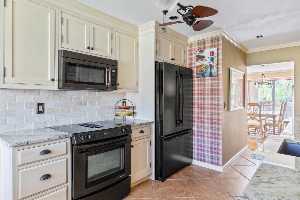 3 of 33 - 108 Hidden Ponds Circle, Smithtown, NY