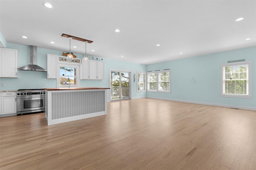 4 of 33 - 254 Overlook Drive, Aquebogue, NY