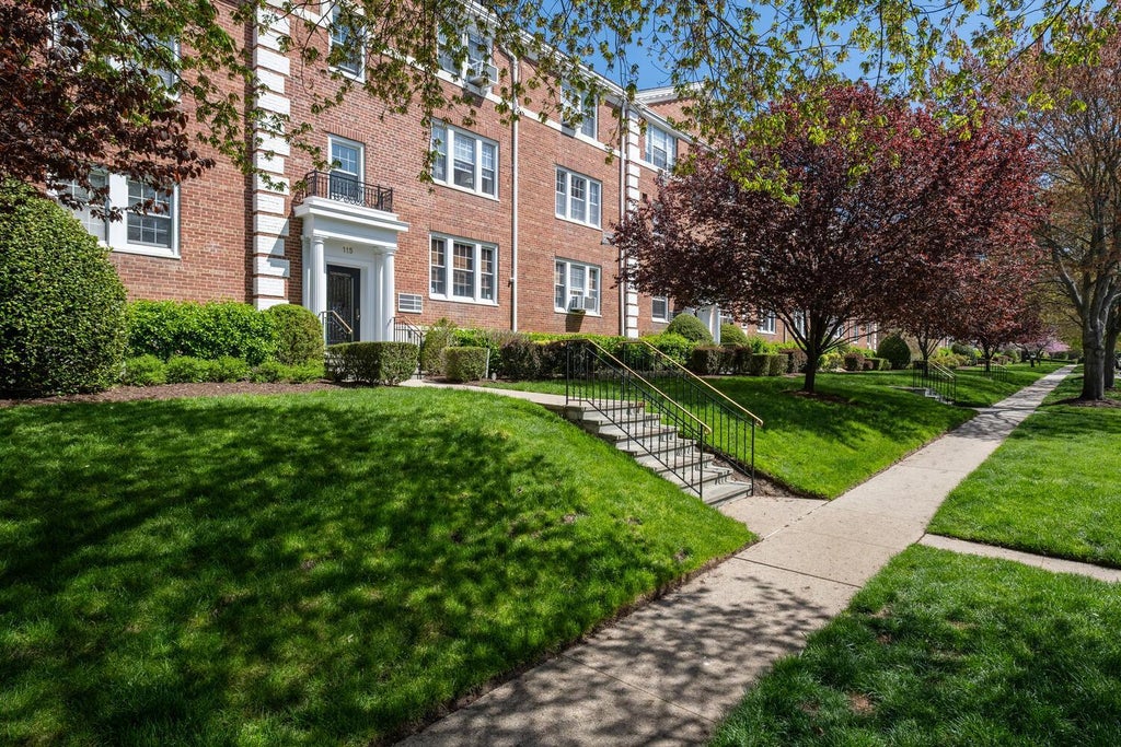 1 of 10 - 115 Second St. # 3j, Garden City, NY