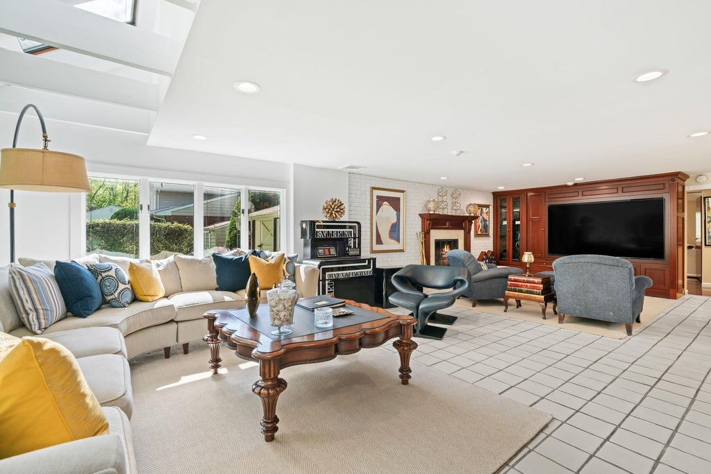 14 of 35 - 39 Bucknell Drive, Plainview, NY