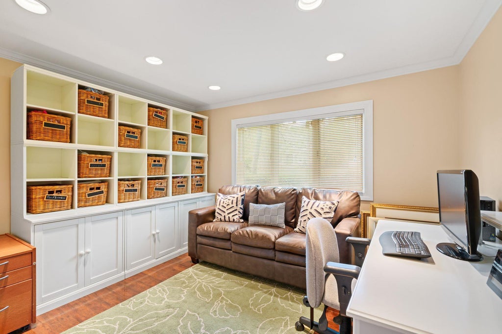 23 of 35 - 39 Bucknell Drive, Plainview, NY