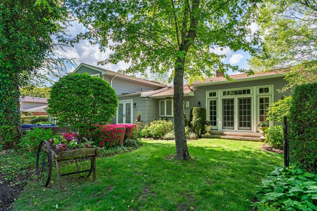 26 of 35 - 39 Bucknell Drive, Plainview, NY