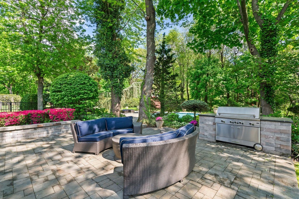 28 of 35 - 39 Bucknell Drive, Plainview, NY