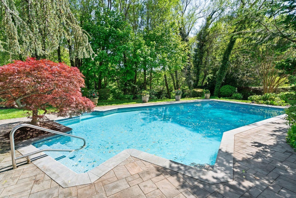 29 of 35 - 39 Bucknell Drive, Plainview, NY