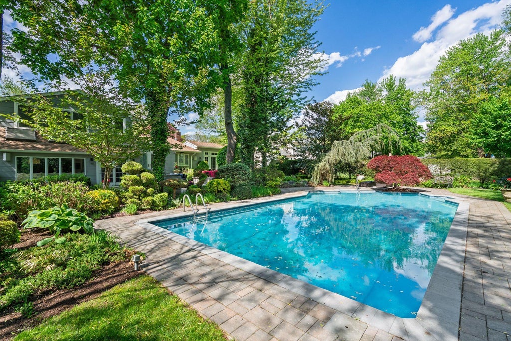 30 of 35 - 39 Bucknell Drive, Plainview, NY