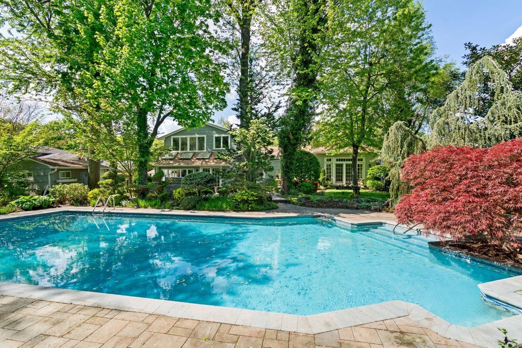 31 of 35 - 39 Bucknell Drive, Plainview, NY
