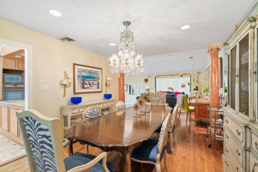 6 of 35 - 39 Bucknell Drive, Plainview, NY