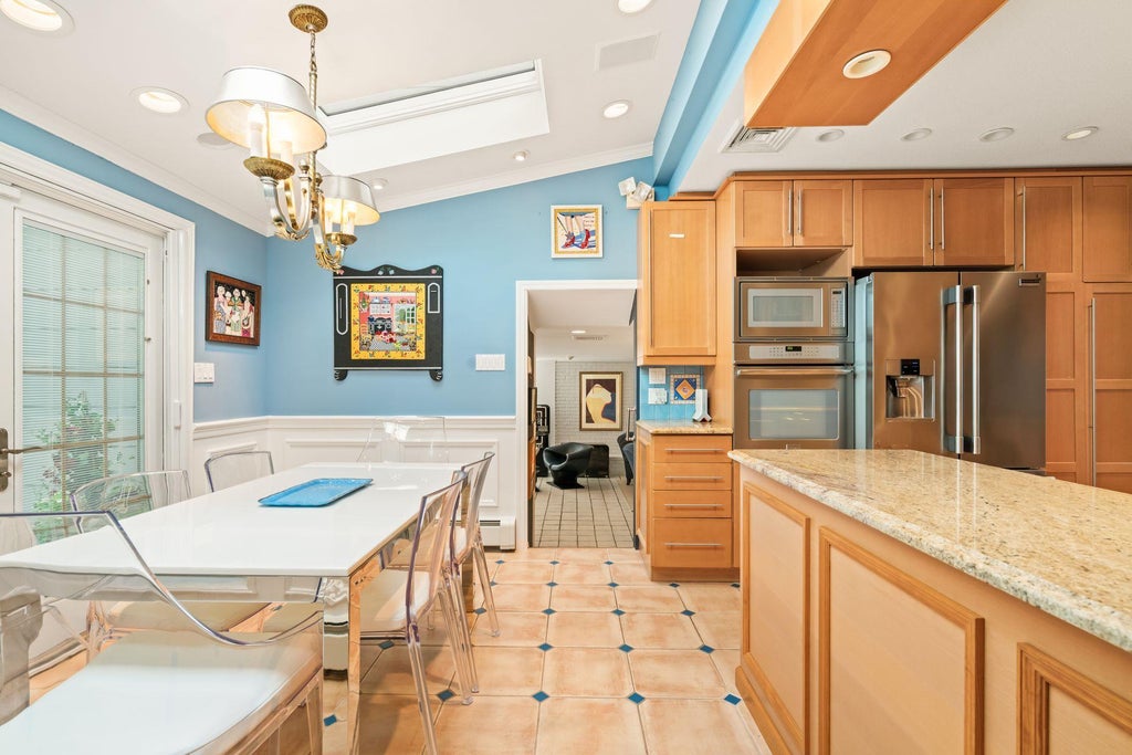 8 of 35 - 39 Bucknell Drive, Plainview, NY