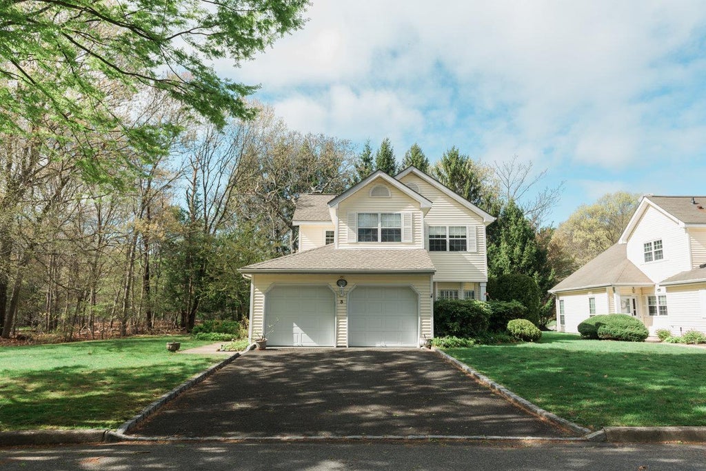 3 Cloister Lane, Middle Island