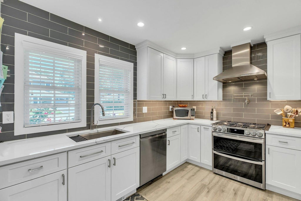 9 of 23 - 20 Robert Road, Glen Cove, NY