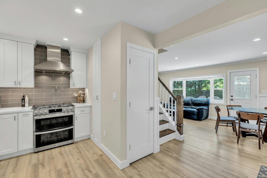 10 of 23 - 20 Robert Road, Glen Cove, NY