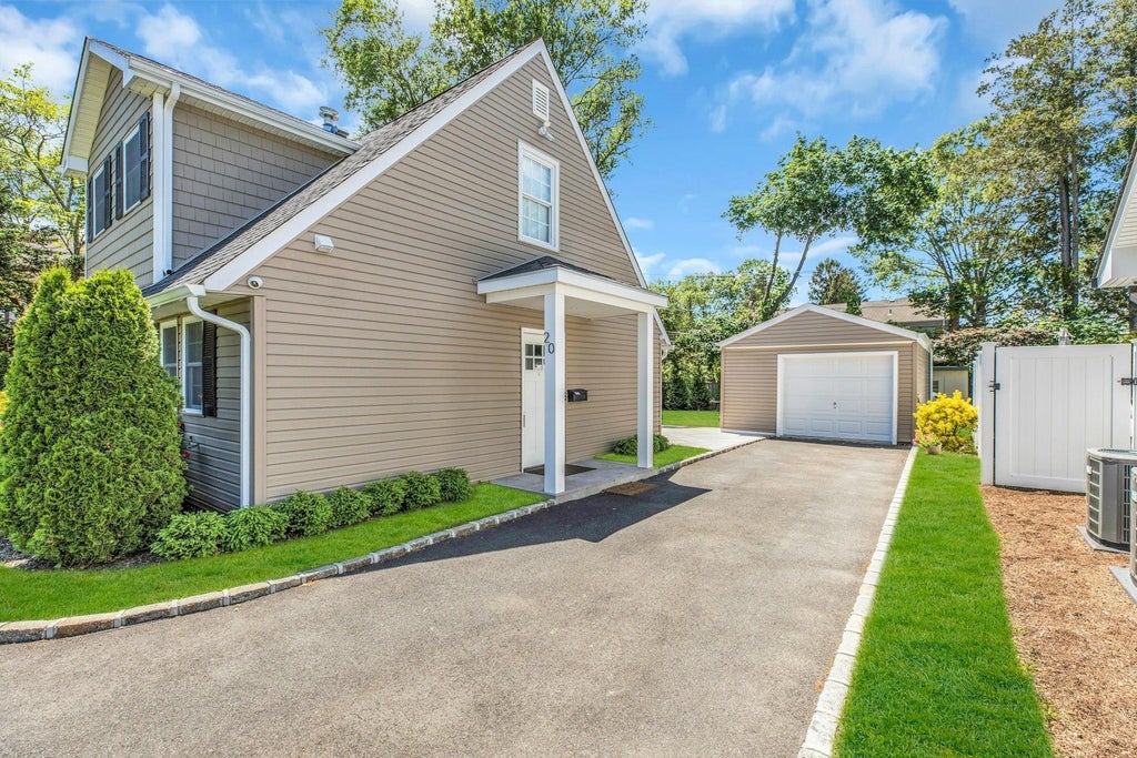 21 of 23 - 20 Robert Road, Glen Cove, NY