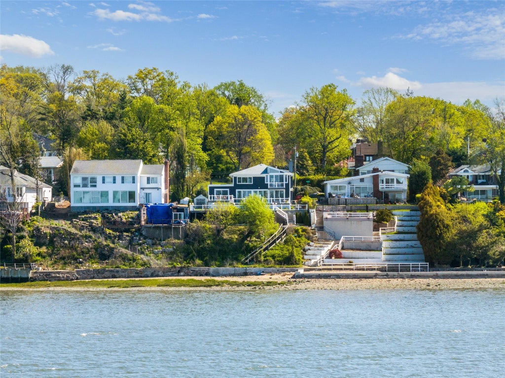 1 of 9 - 14 Shorecliff Place, Great Neck, NY