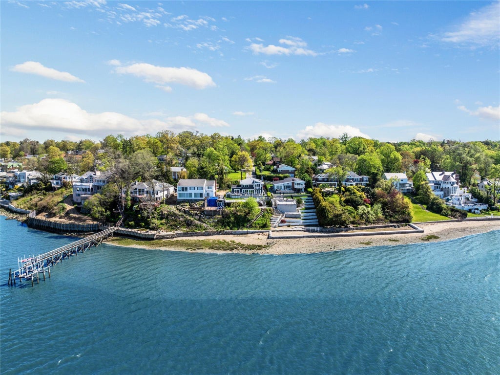 1 of 9 - 14 Shorecliff Place, Great Neck, NY