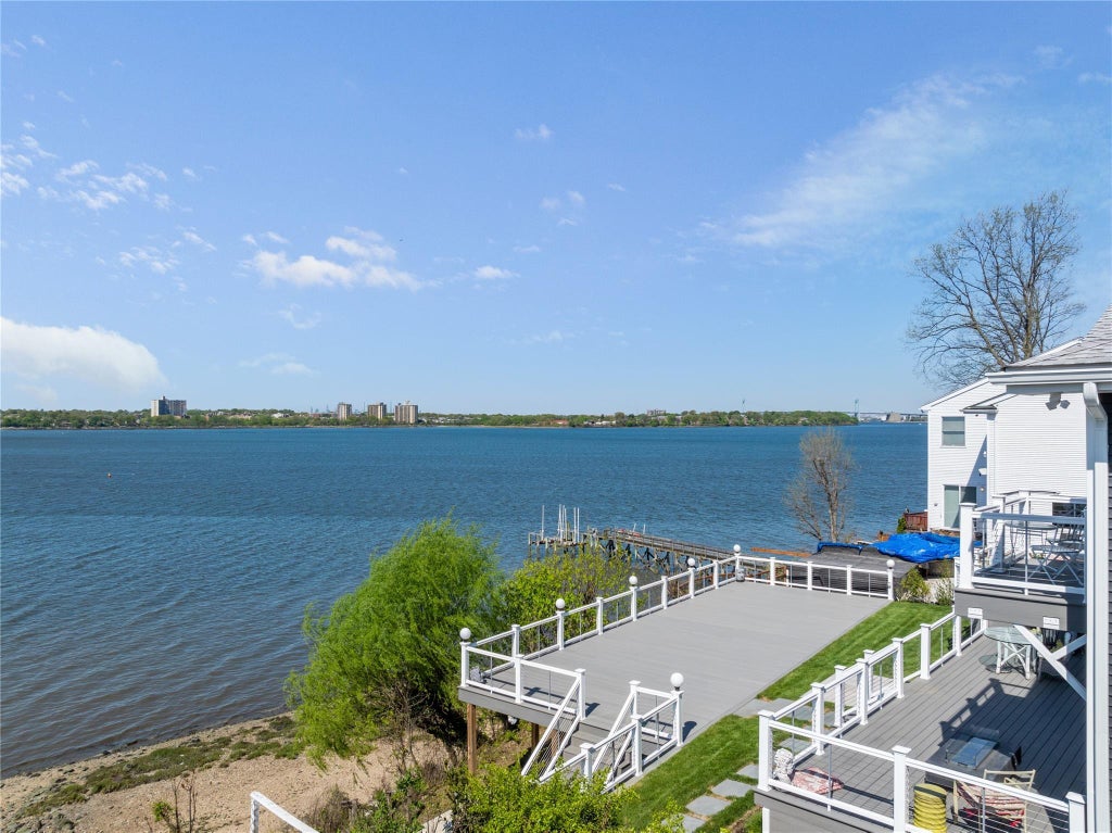6 of 9 - 14 Shorecliff Place, Great Neck, NY