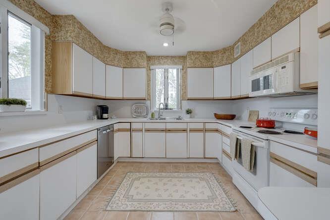 16 of 39 - 76 Argyle Avenue, Babylon, NY