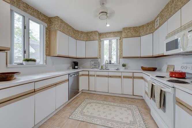 17 of 39 - 76 Argyle Avenue, Babylon, NY